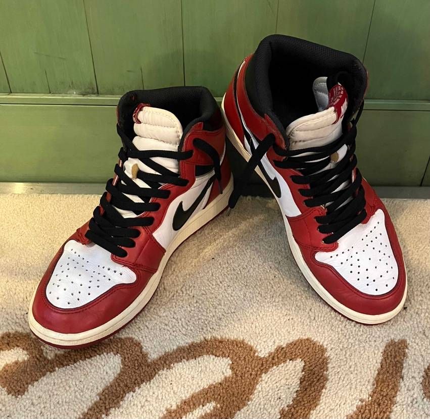 中古品ですがやっぱり2015シカゴはいいですね。
塗装の剥がれ、踵の修理してオ