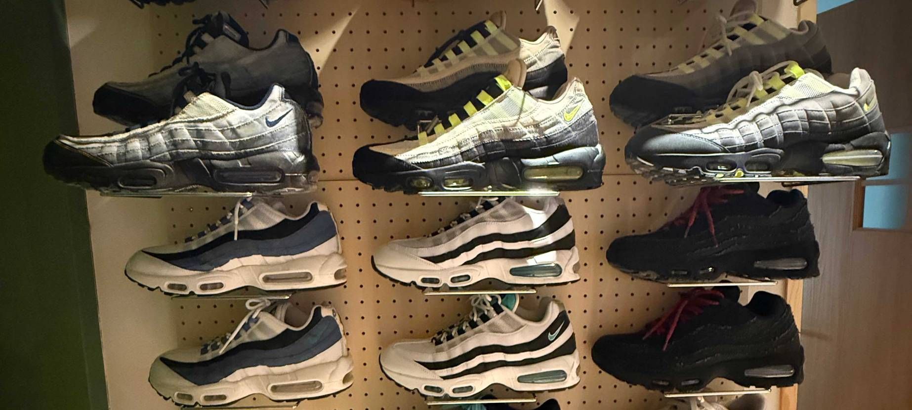 最近エアマックス95が増えてきた。

断捨離しては増えての繰り返し…
そろ