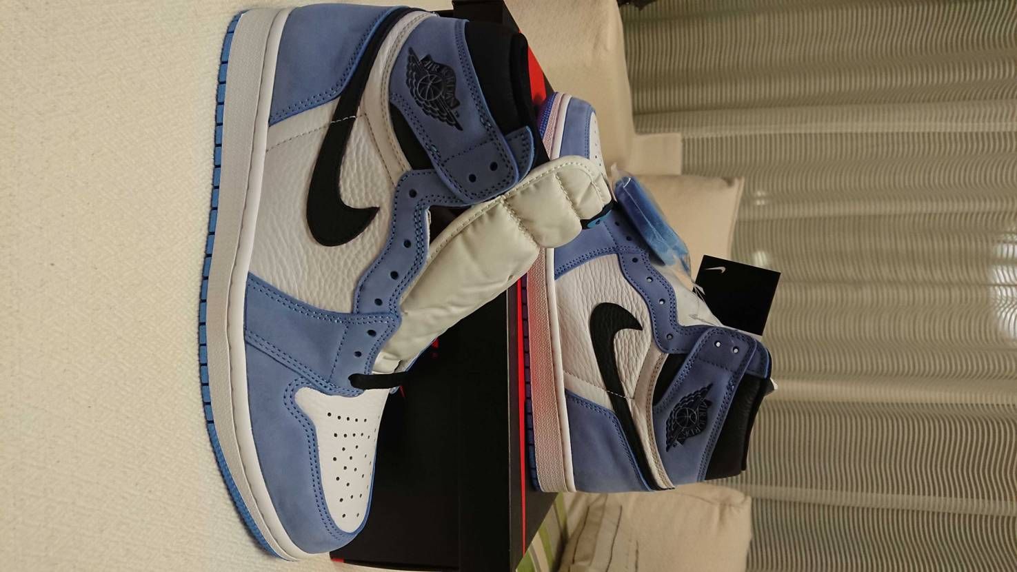 シューレースは白で考えています。
キャップを被るなら、皆さんはこれに何を合わせま