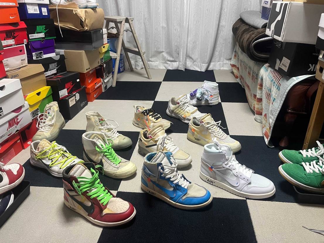 久しぶりに実家帰って写真撮ろうと思ったら，かなり弟にオフホワイトコラボ中心にスニ