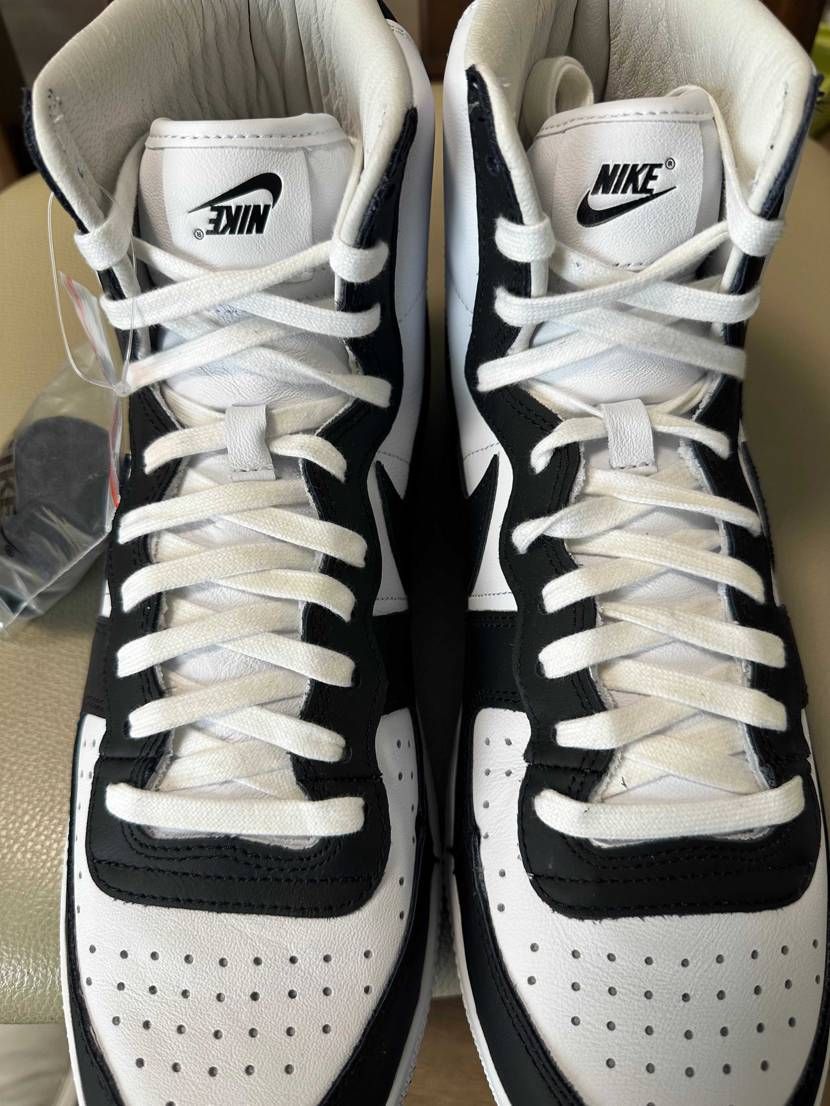 逆スウッシュならぬ逆NIKE。。。。。CDG側だけ見て保管しておいて、履こうと思