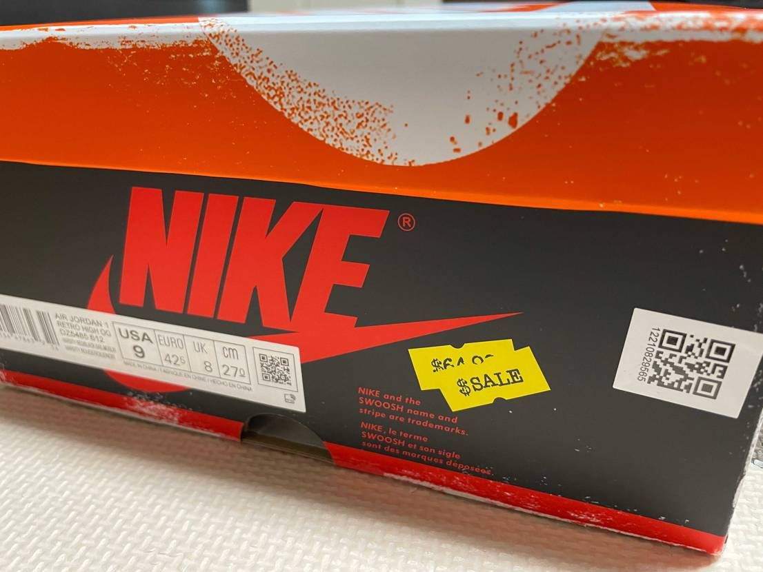 今日スニダンから届いたんですが、この写真右側のQRコードってみなさんついてますか