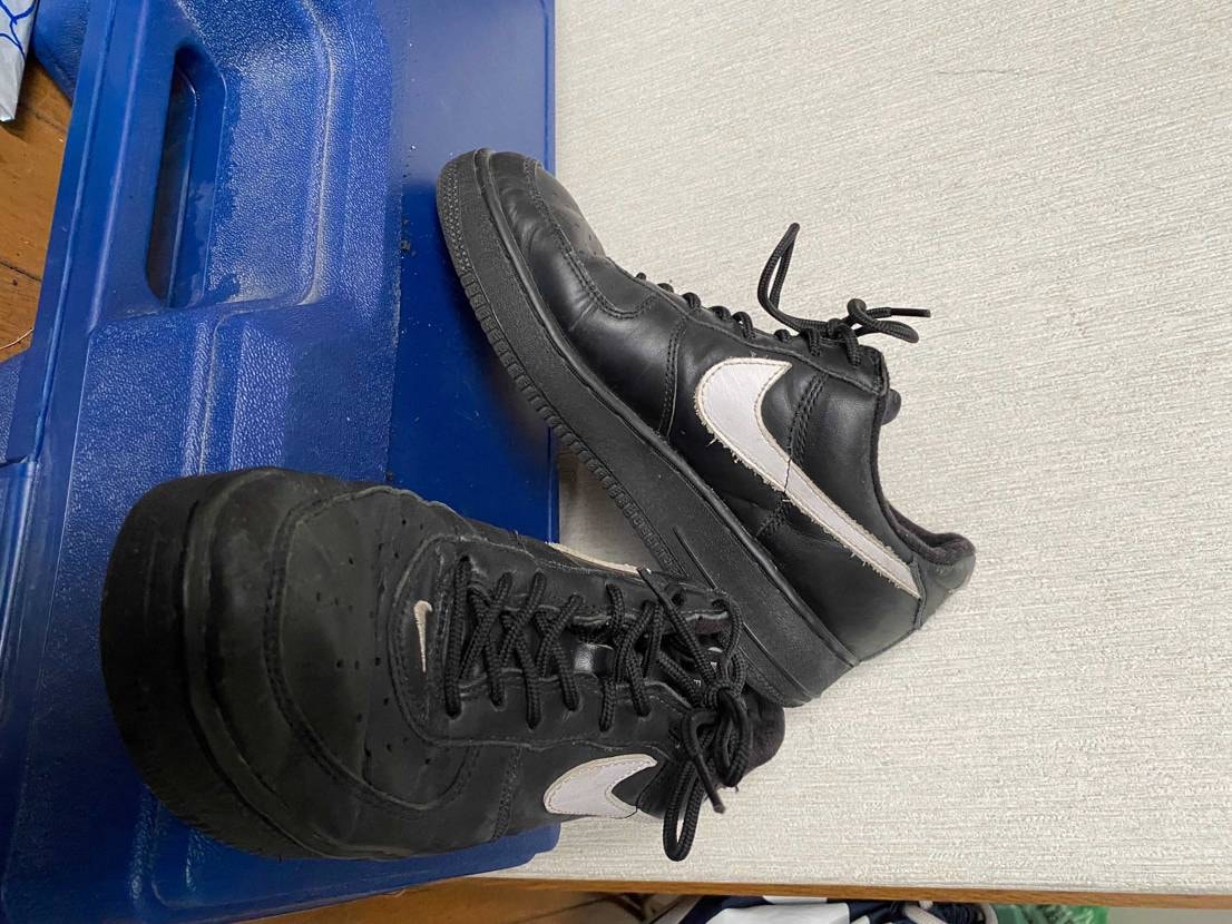 どれもこれも20年以上前のがほとんど、
でも気に入って履いてます。
白黒はタ