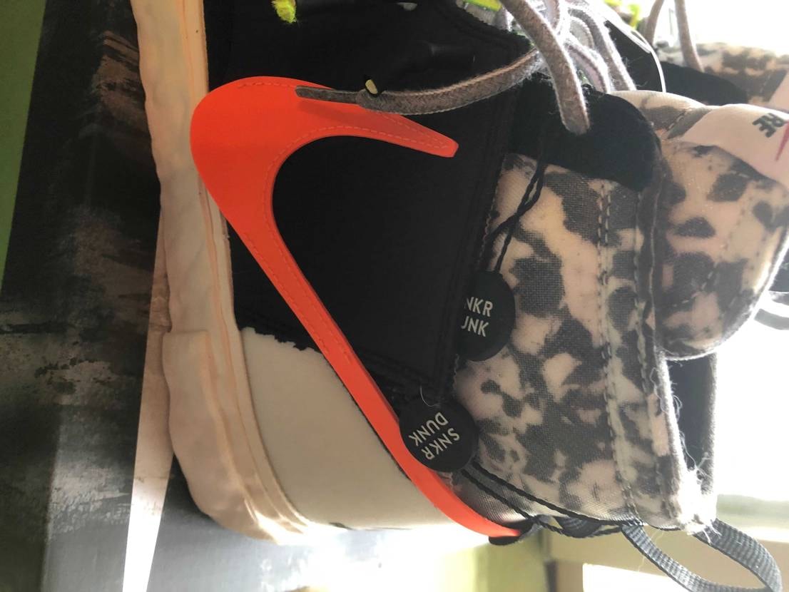 注文から6で届きました。実物カッコいいですよ。スニーカーダン