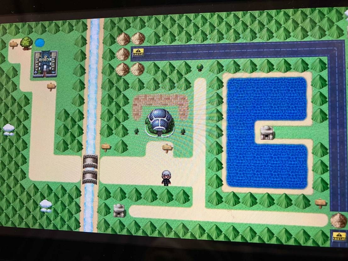 スニーカー関連の探索ゲームとか作ったら、どなたかプレイしてく