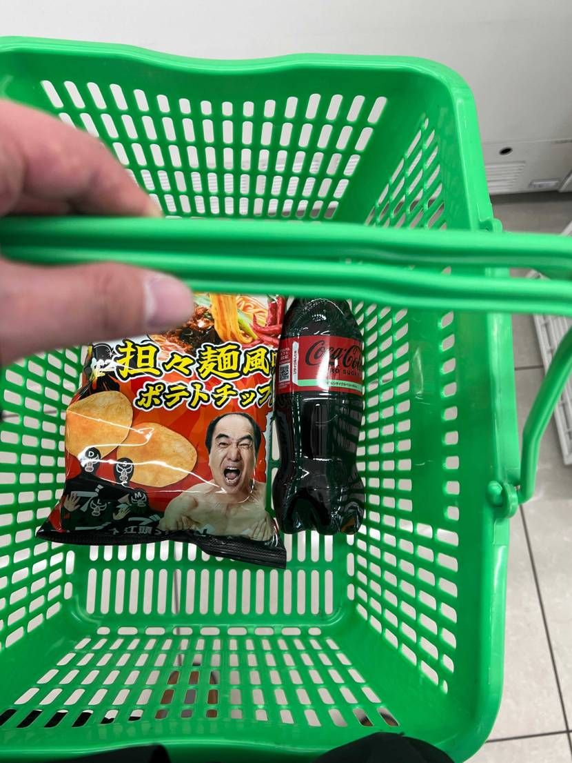 みなさんこんばんは😆👍

地元のコンビニで、エガちゃんチップスのラス1をゲッ