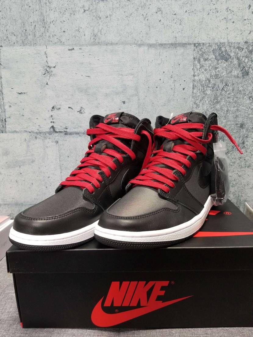 先週発売されたAJ1サテンブラック！あまり人気はなかったけど実物見たらめちゃかっ