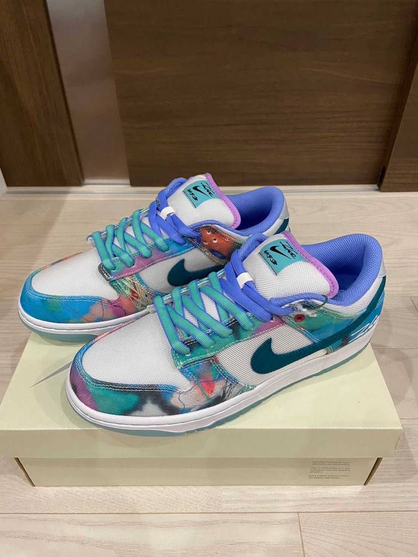 Futura dunk 一足先にプレ購入。
まさかの黒タグ付き。
シュー