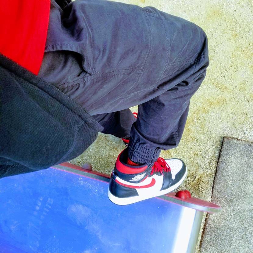 近所の公園へ☀️
久々のAJ1ジムレッド💃