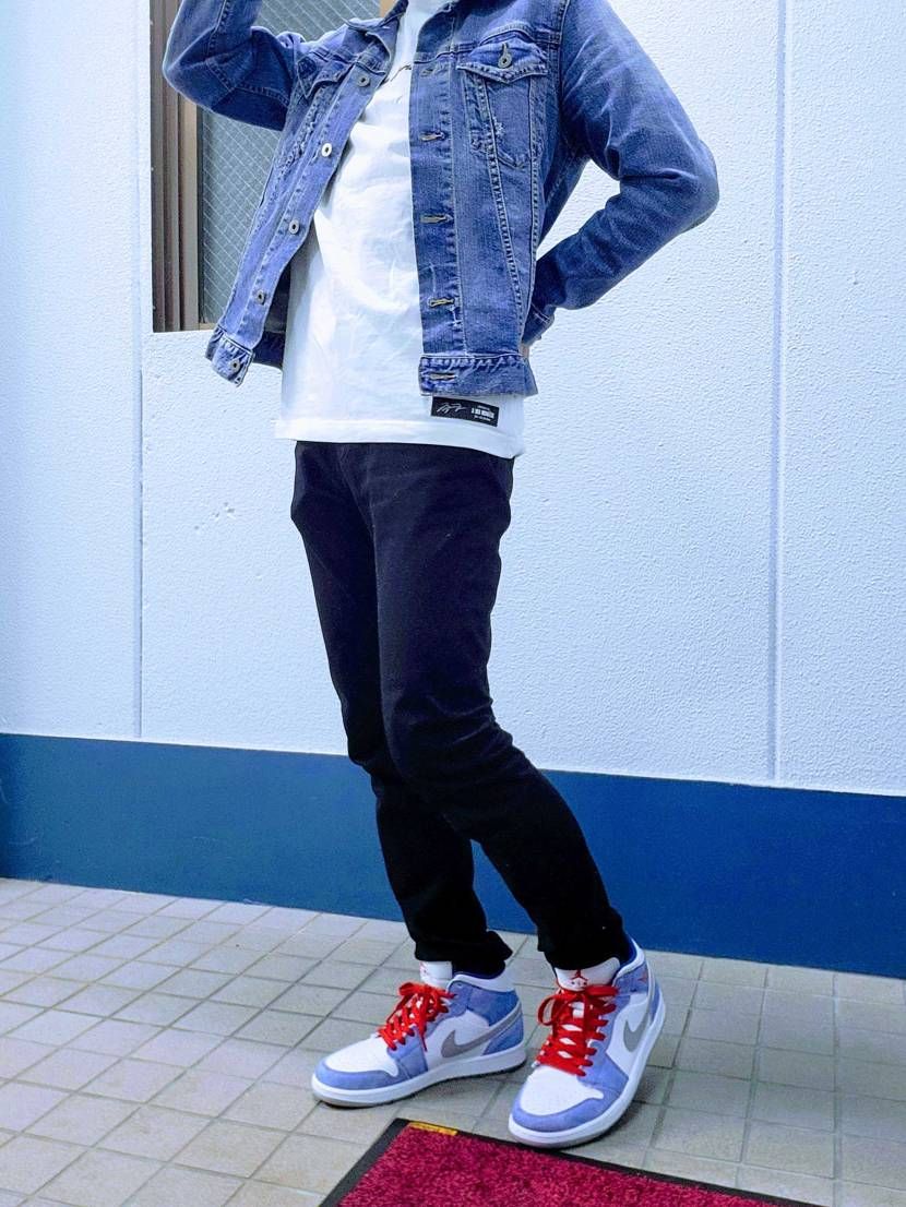 今日も今日とてAJ1💙
ハイパーミッド初履きしました☺☺
シューレース赤にし