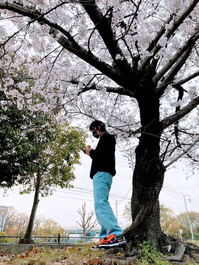 大きな🌸の木の下で～♪♪
昨日も天気わるかったけど、、
ネックフェイスくそか