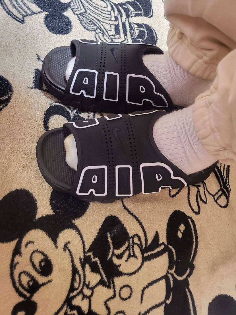 おもーい‼️けど見ため最高ーっ⭐⭐⭐
甲高の自分は1サイズ