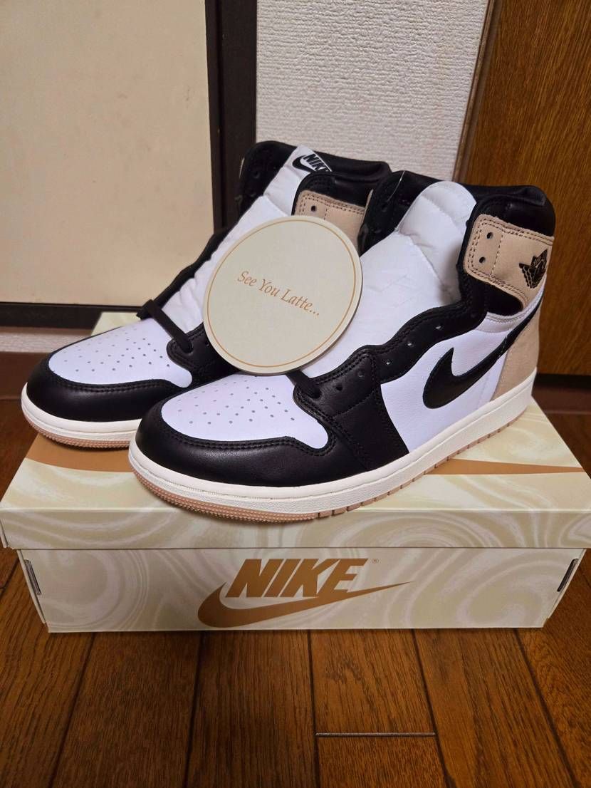 モスさんから届いてました🤎
👟はもちろん箱とかコースターやらでお洒落が過ぎる✨