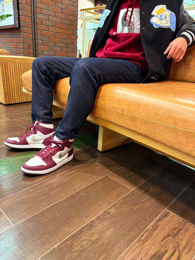久しぶりのAJ1ボルドー☺️
ちょっと早いけどメリクリ🧑‍🎄です🎶🎁🎄☃️❄️
