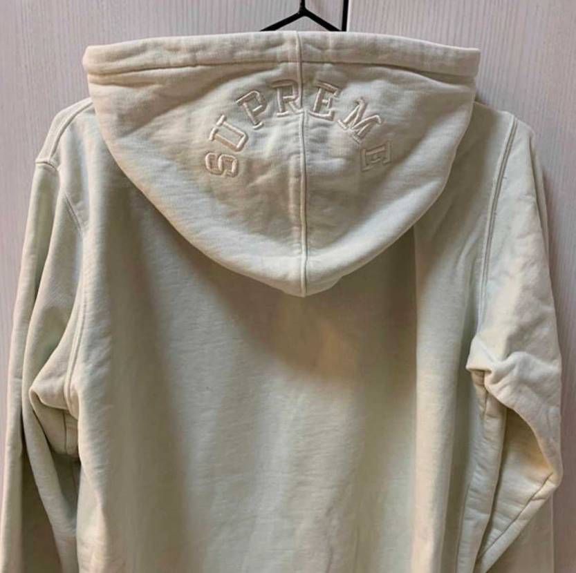 質問です。こちらのモデル名を教えてください！
例:19fwの@#/&です。