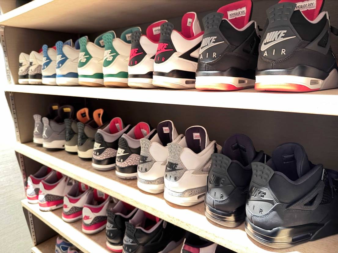 BLACK CATが仲間入り。
下駄箱の2段は4と3で埋まってます。