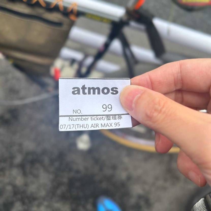 白黒ボーダー狙いでatmos千駄ヶ谷並び
電車遅延のおかげで代々木駅からダッシ