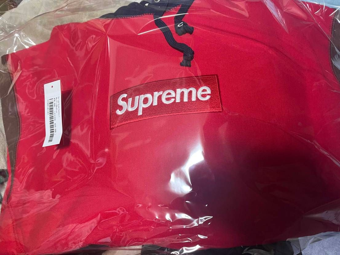 ボックスロゴパーカー届きました

supremeは前までLでぶかぶかに着てた