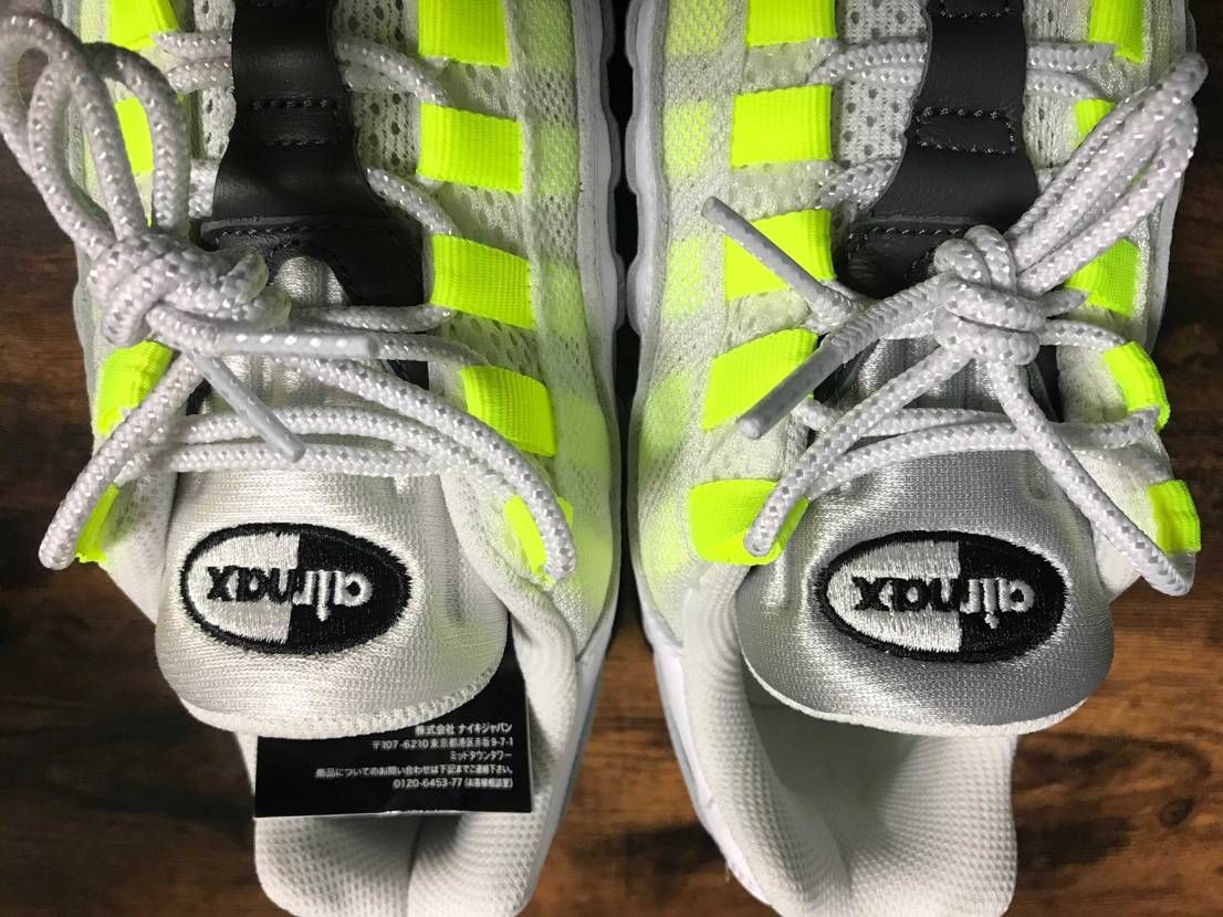 エアマックス95 アンロックド届いて中見たらタンの色が左右違うんだけど交換しても