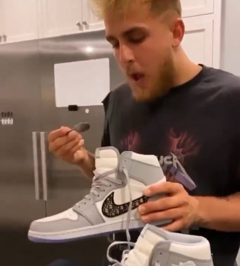 外人ってすぐ靴を皿にしたがるよな。流行りなん？