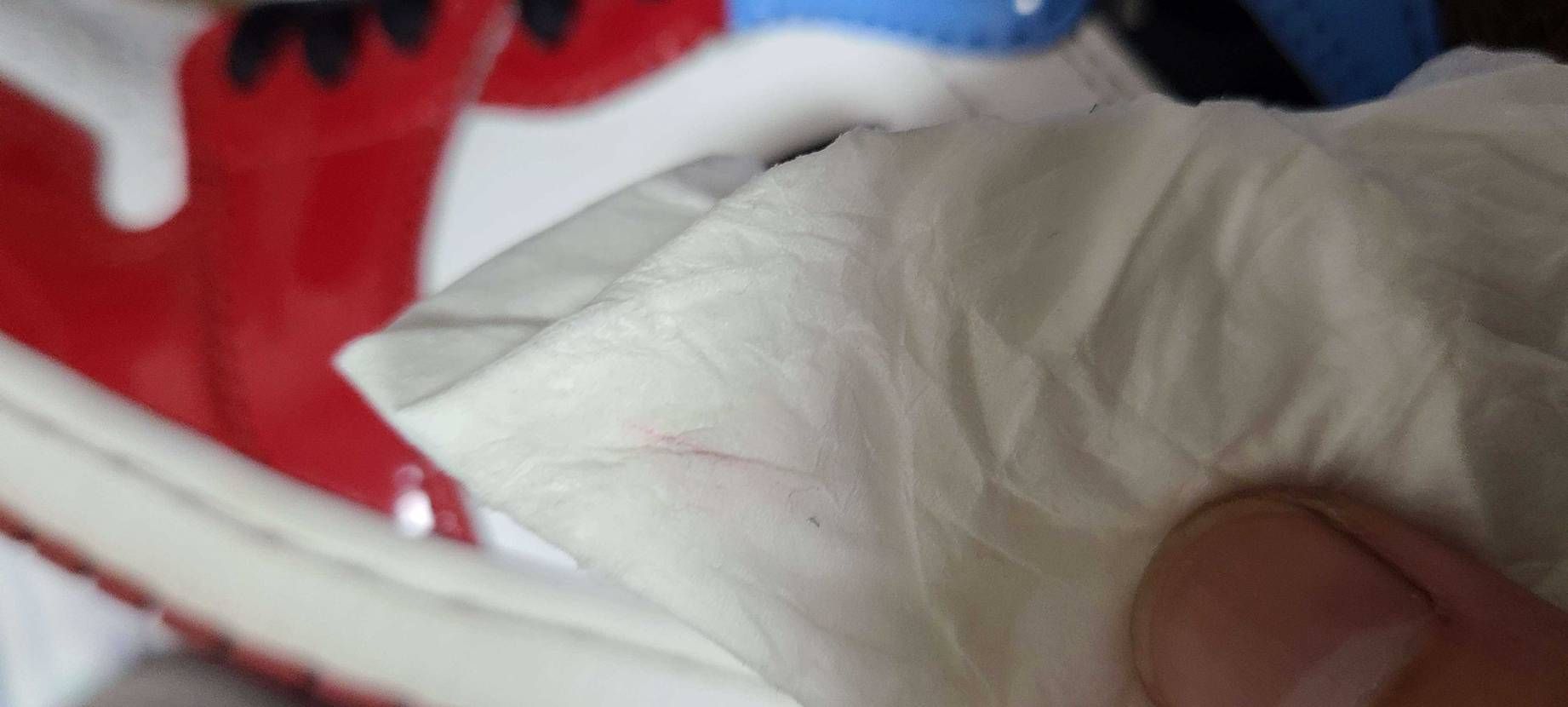 ジョーダン1フィアレスのパテントレザーについて
乾拭きでも落