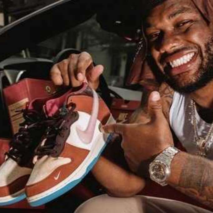 おにいさん「日本じゃ買えないからこれw」
ぼく「はらたつ」