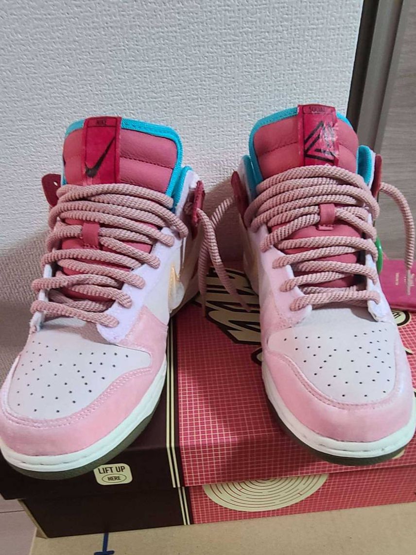 今日stockXで購入できた🍓の方が届いた😆
初ダンクだから質どうこうは分か