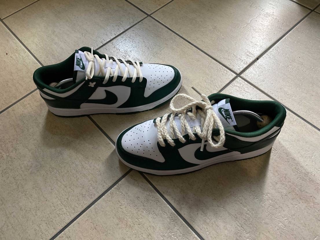 シューレースどっちの方がしぶいですか？？