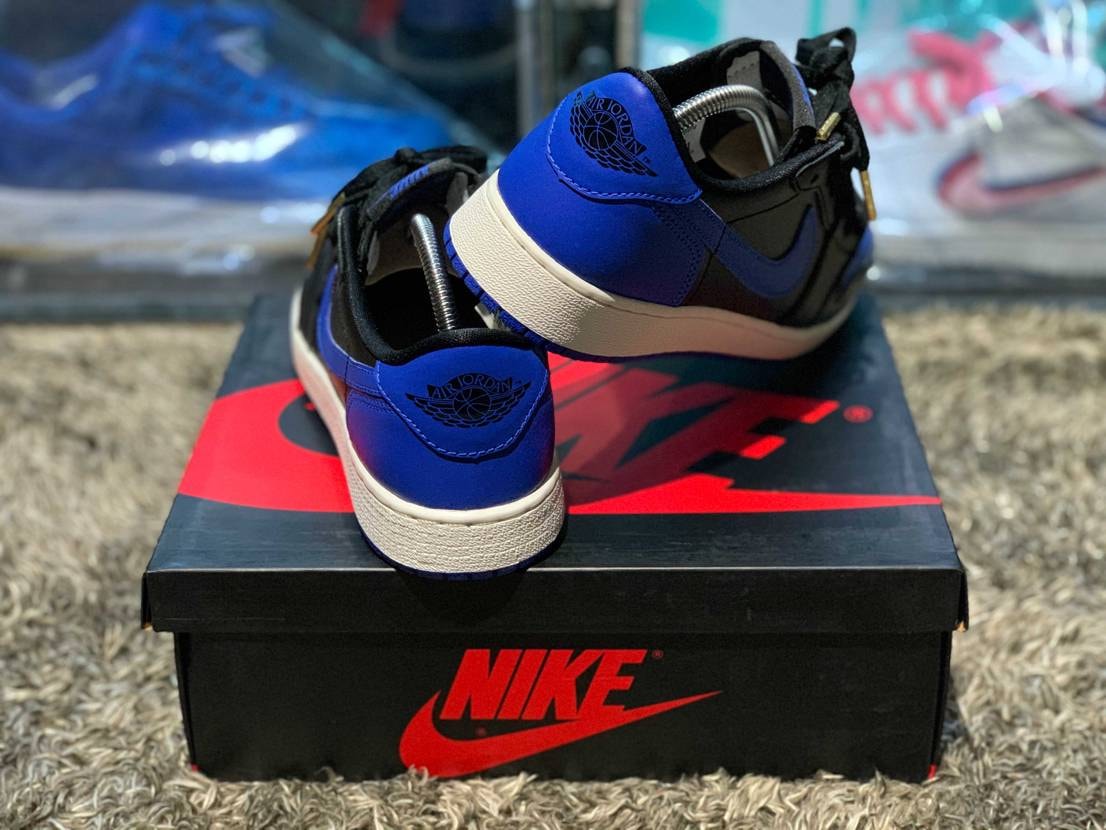 国内未発売のaj1lowroyal💙
原宿のKICKSLA