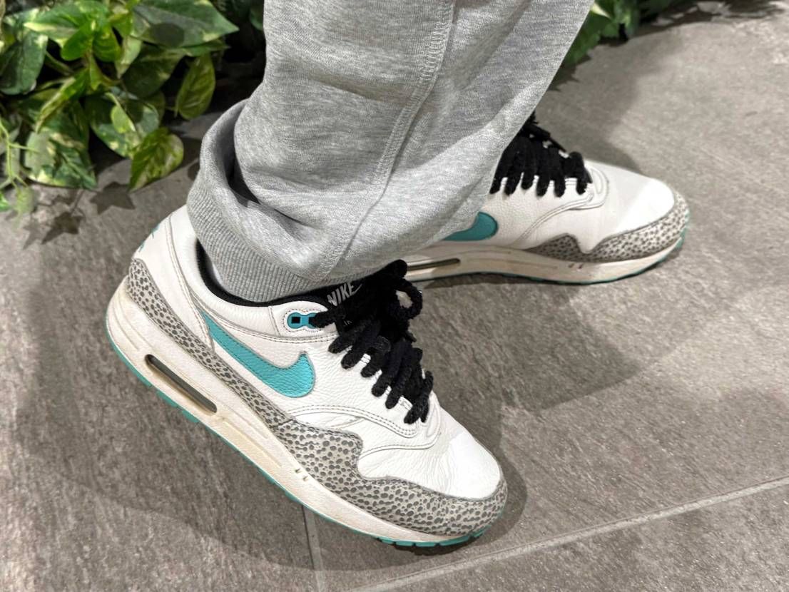 Supreme®/Nike® Air Max 1
オンラインでパープルを狙い、