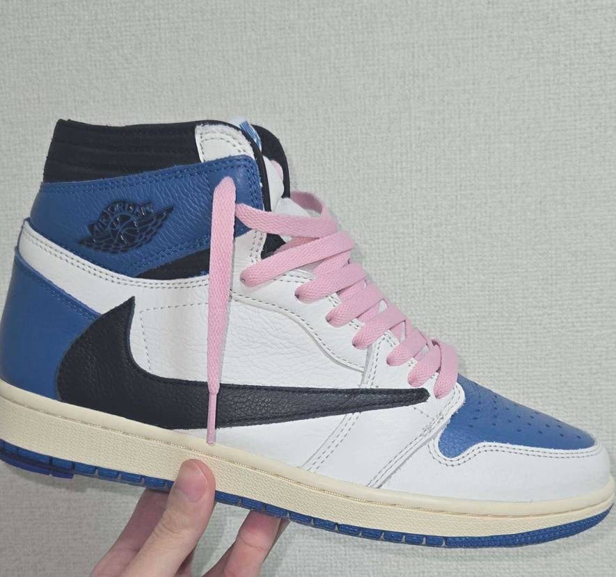 シューレースどっちがいいかな?🤔