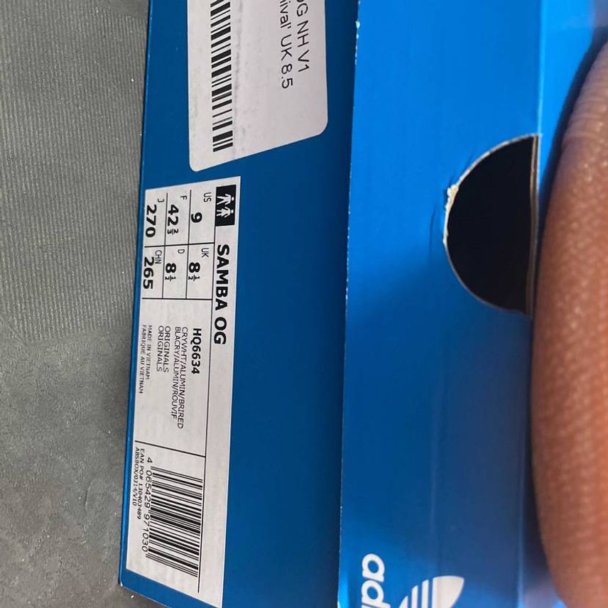 届いてびっくり
uk8 1/2で27cmか……
こういうの統一してくれよ……