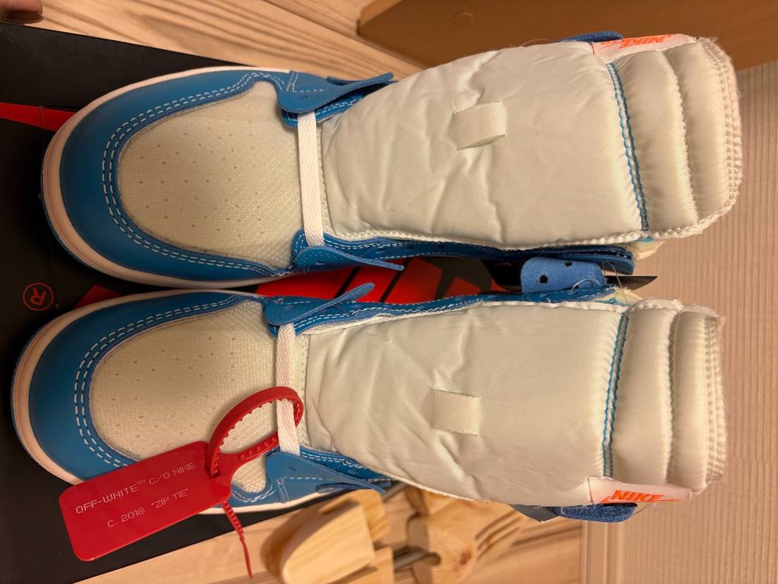 遂に届いたオフホワイト✖️AJ1！
黄ばみもなくとても綺麗