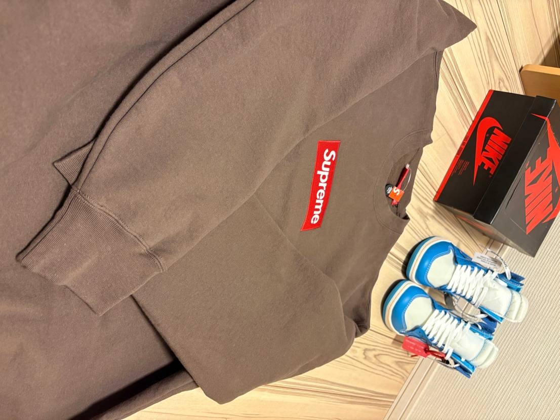 やっとsupremeボックスロゴクルーネックも届いた！
最