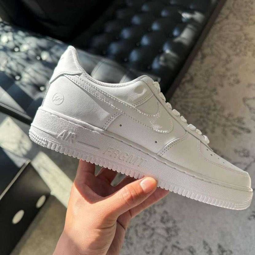 さすがです🤣
Fragment x Nike Air Force 1 Low
