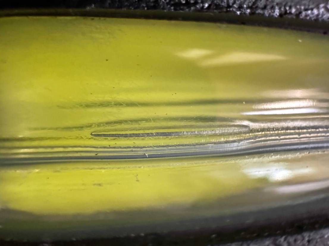 間違えて自分の投稿を消してしまったので再投稿です。
エア部分に付いているキズ（