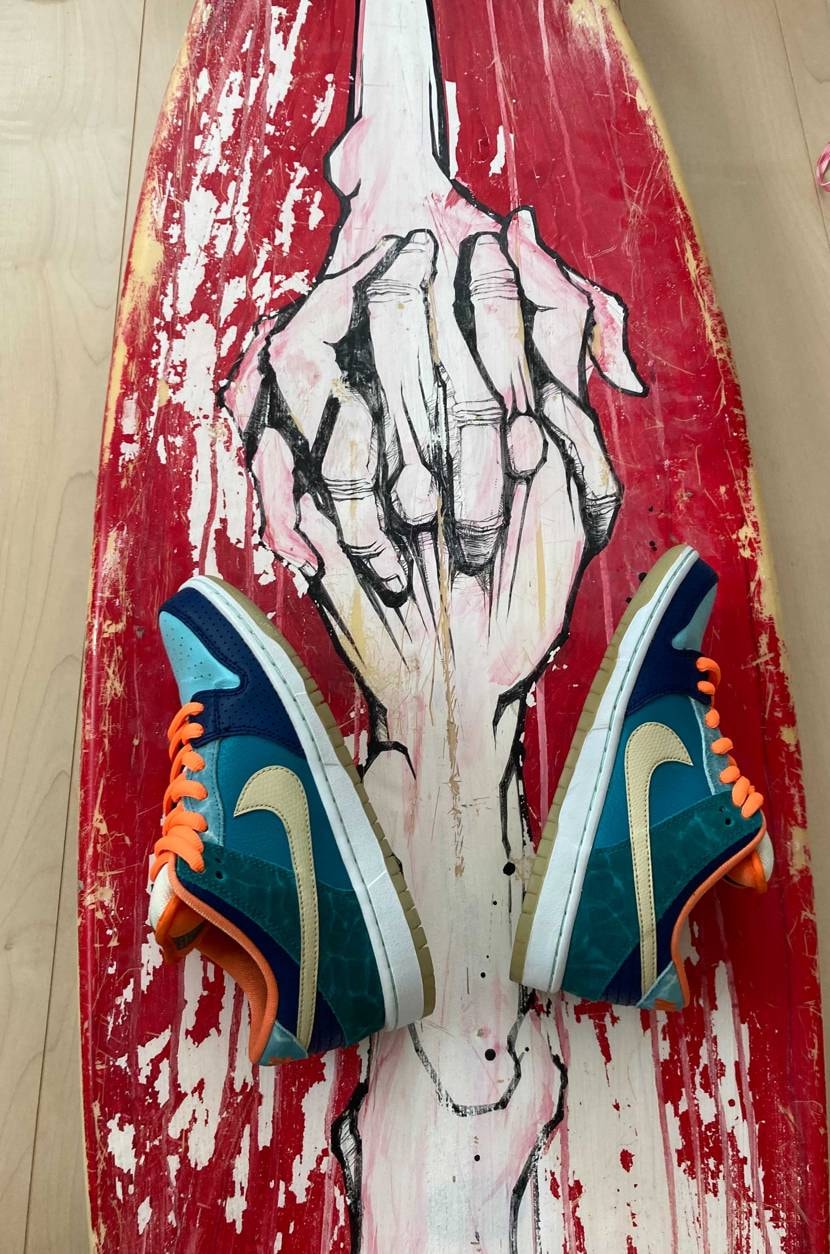 先日マイアミを履いた時、やっぱり海に入りたくなりぼろぼろのボードを奥の方から出し