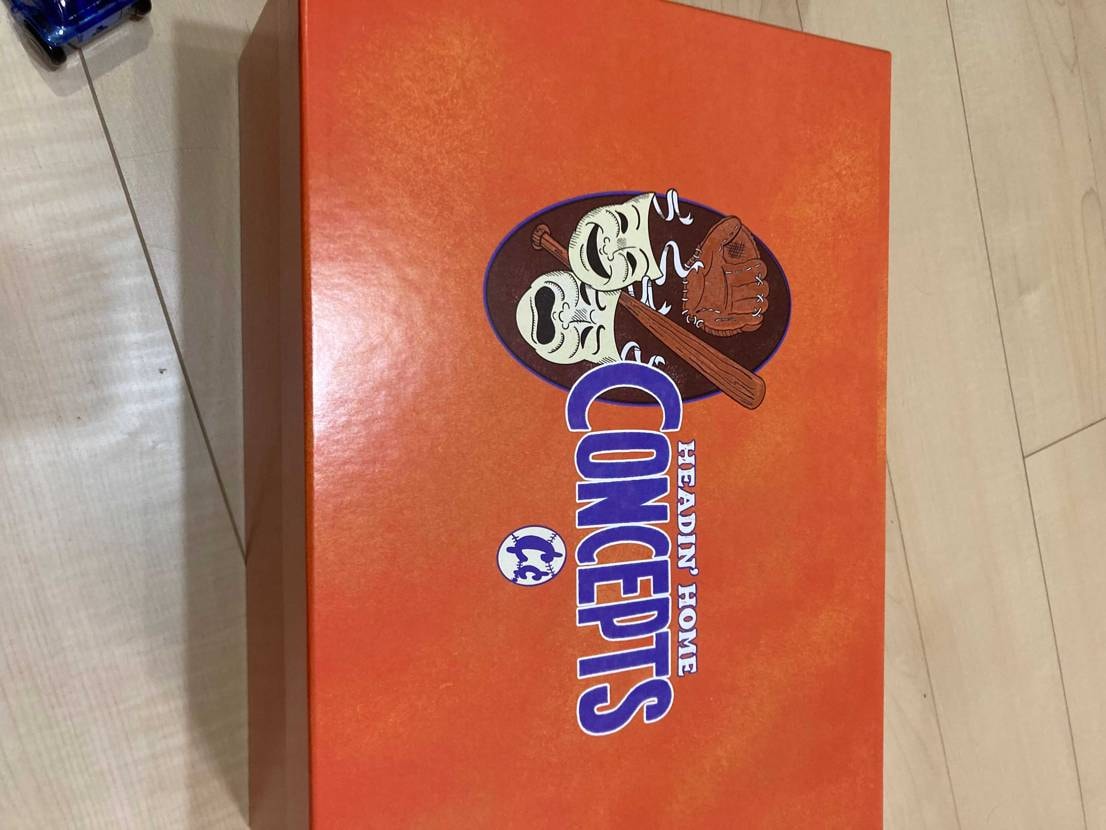 届いたけど、デカすぎだろw US7頼んだらUS11w
流石に履けないよw誰か買