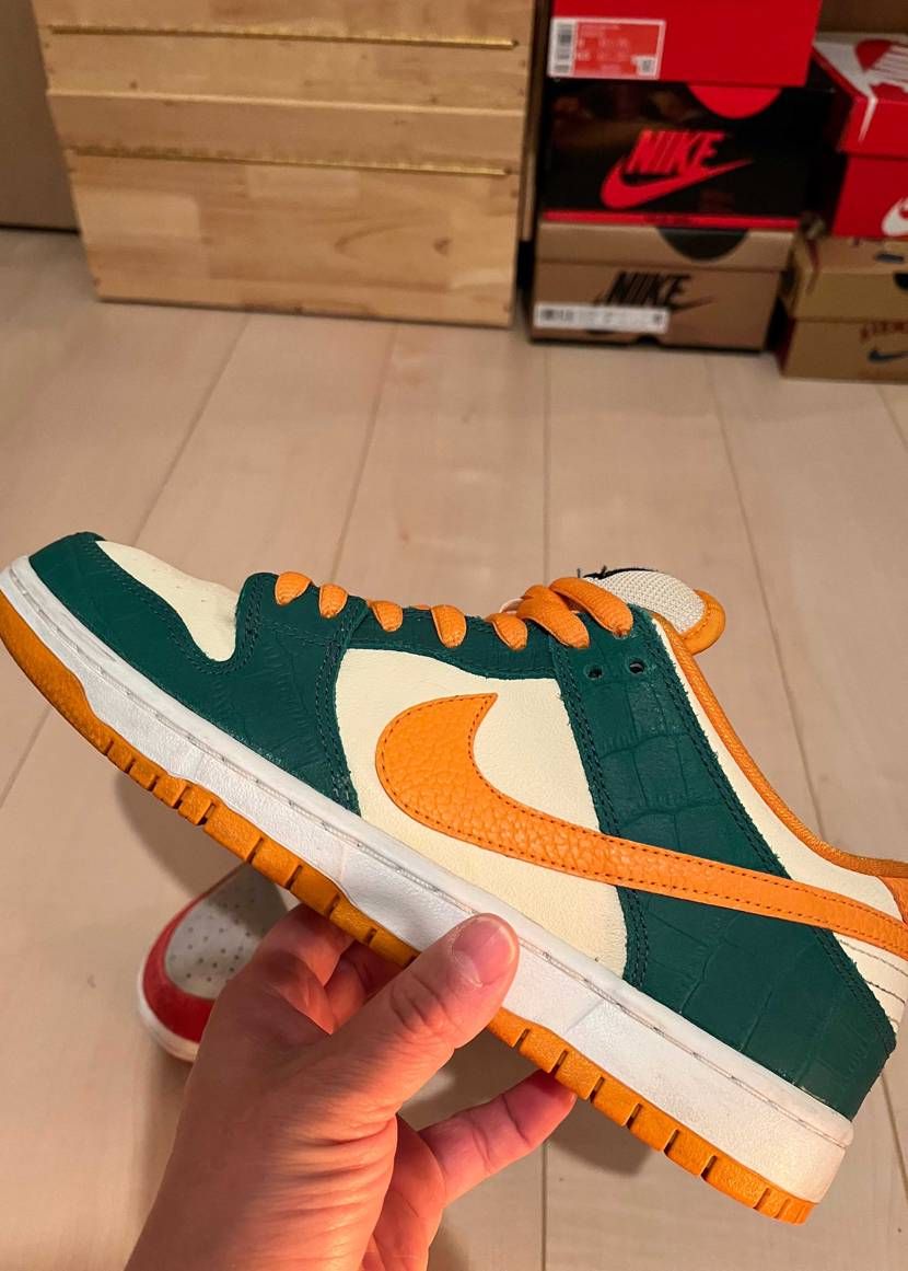 明日は、免許の更新😭めんどくさい😭どっち履いて行こうかなー、