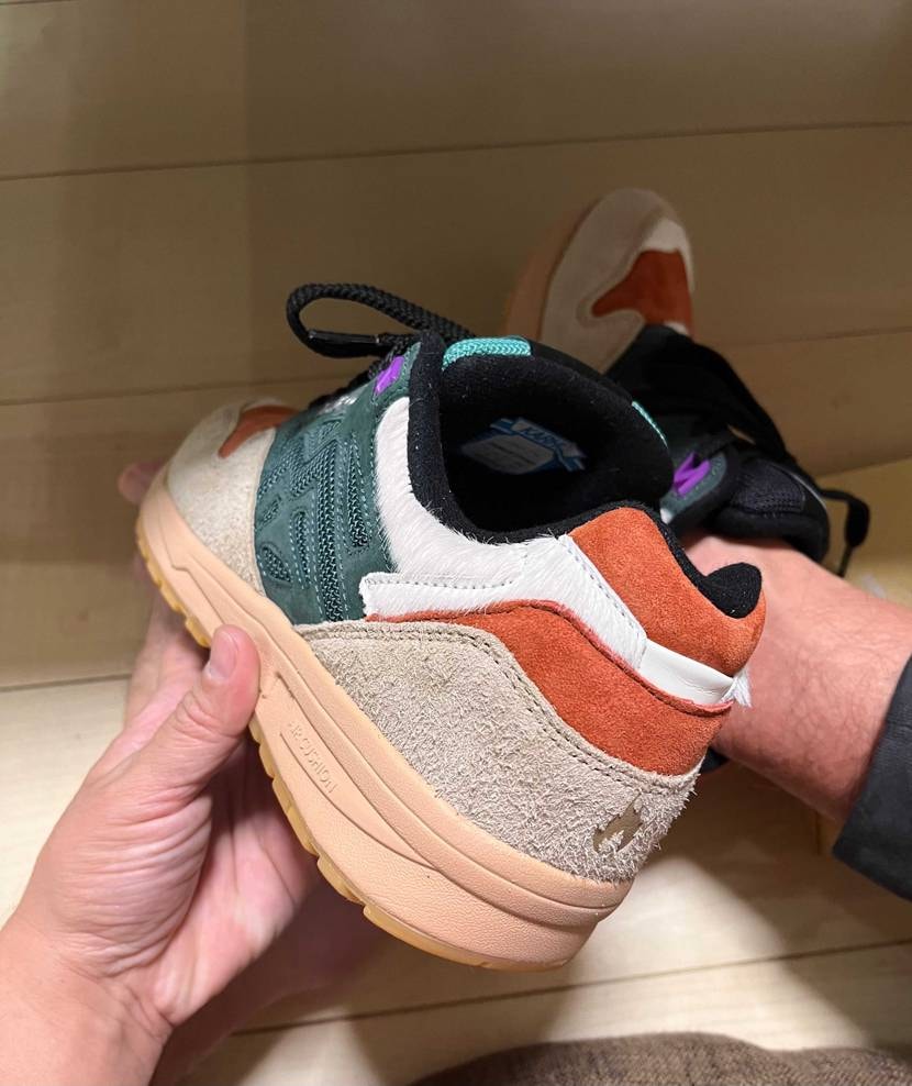 こんばんは😆着弾しましたー👌初KARHU
どっかのメーカー