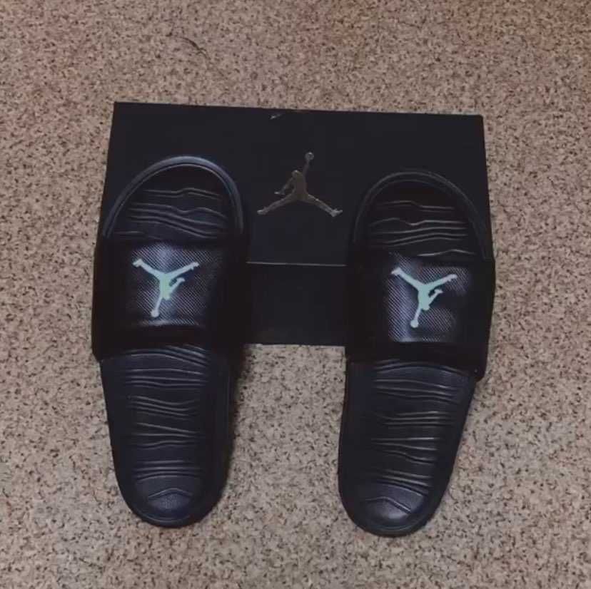 Jordan break  
4,500
29cm 
No have bo