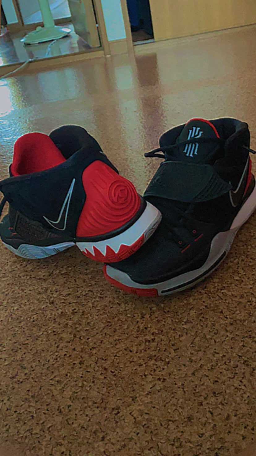 Kyrie VI 
15,500
28.5cm
No have box