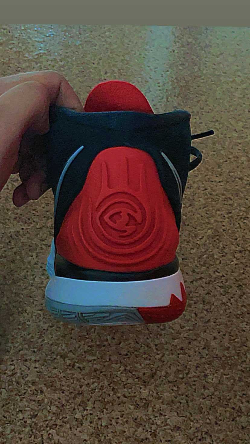 Kyrie VI 
15,500
28.5cm
No 