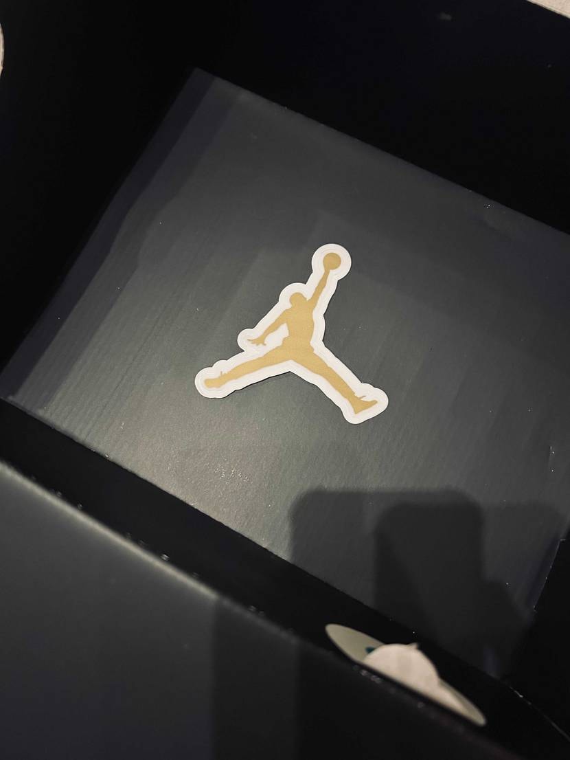 箱底に金のジャンプマンシールみっけ