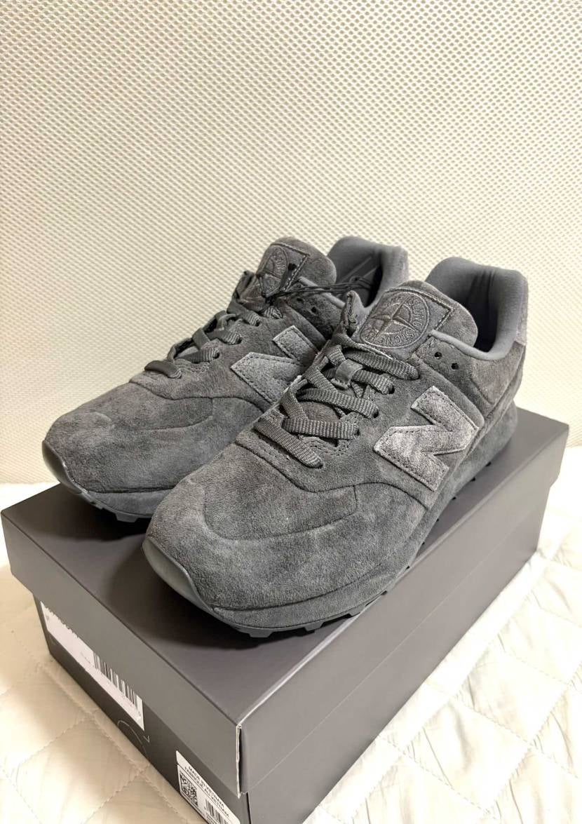 本日、受け取りました。
段ボールがなんか2足入るくらい大きかったから
もしや