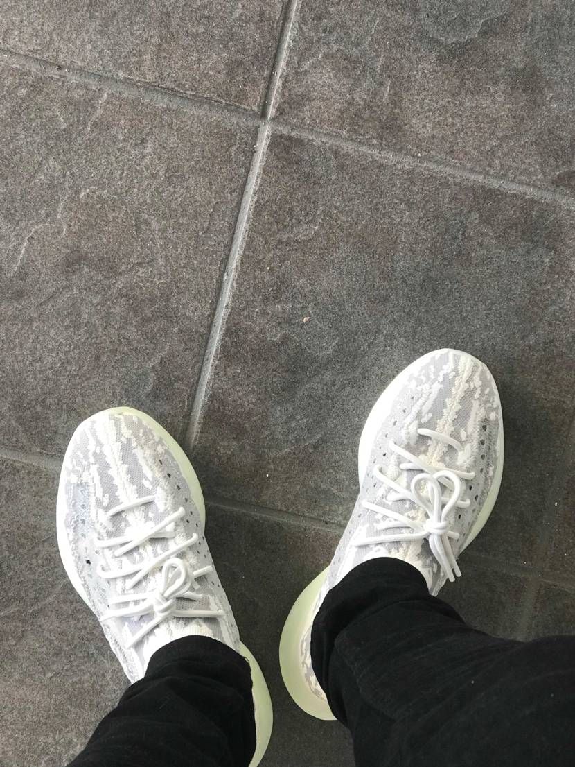 最高過ぎる履き心地
350以上ですね
プレ値で他のyeezy買うなら380を