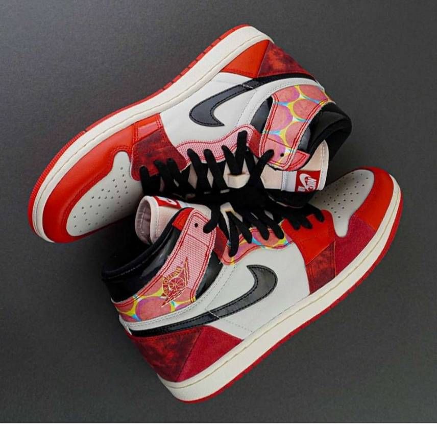 来月の楽しみなカミングスーン☺️どれか１足位買えるでしょ☺️