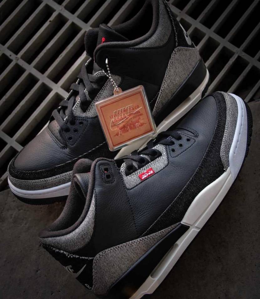 ブラックセメントを彷彿とさせて良いですね😊個人的にはかかとのNIKEマーク辺りが