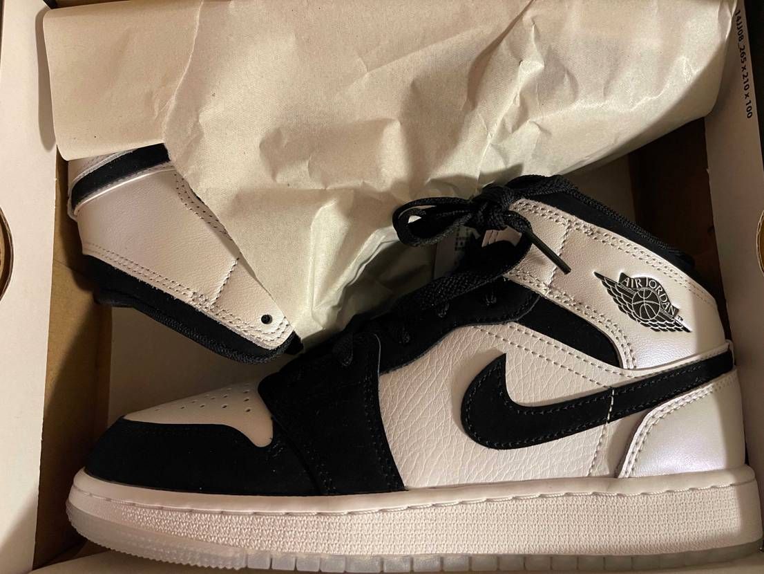 また破れてる🤮🤮
NIKEってなんでいつもこんなんですか🤮