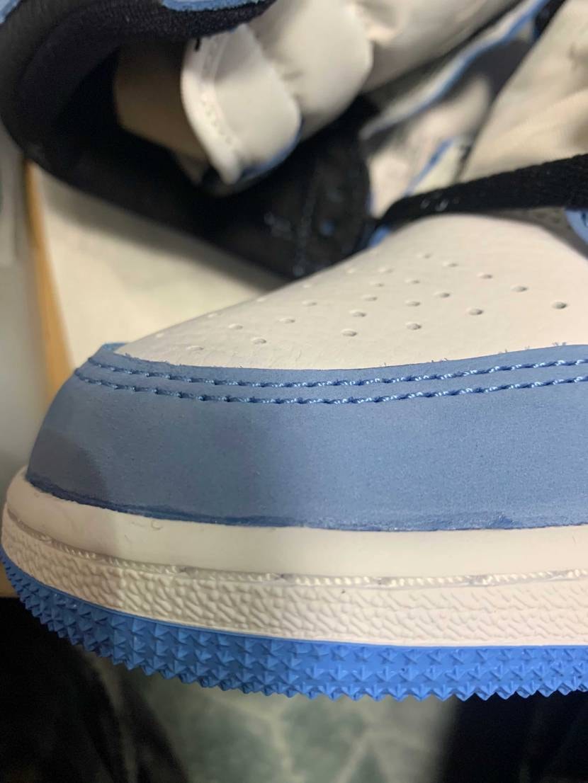 息子に履かせて見ました。間違いなく実物の方がカッコいいのです